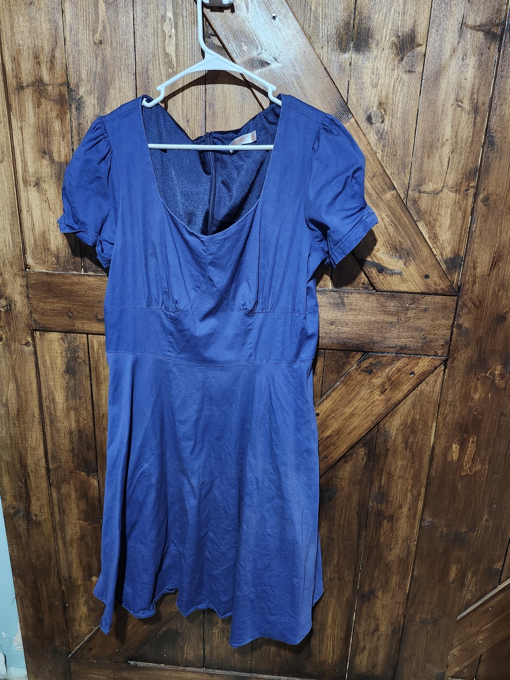 Classic Navy Blue Midi Dress with Scoop Neck and Short Sleeves
